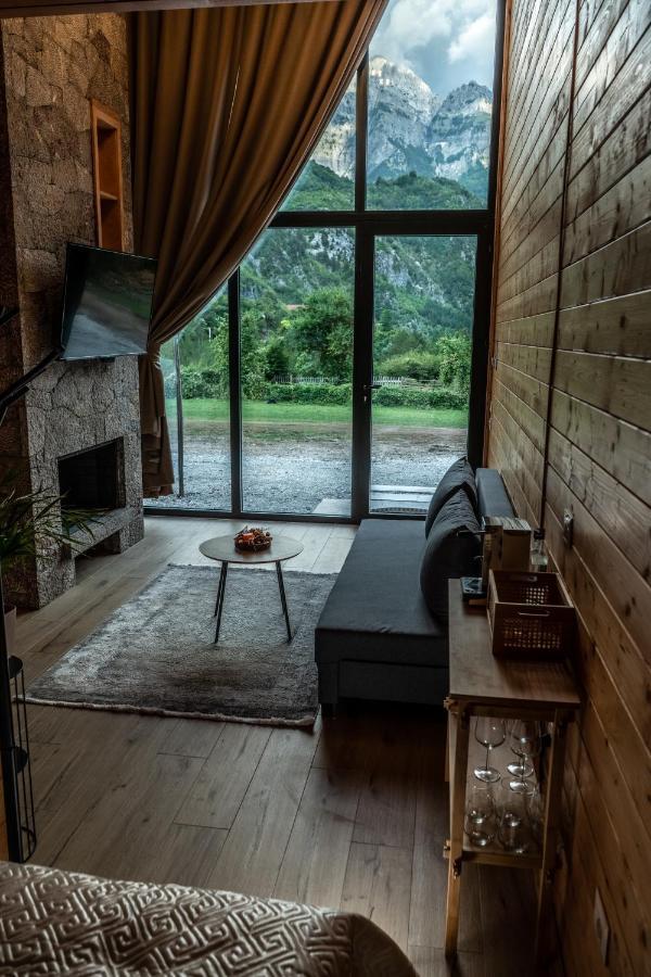 Ujevara E Vogel Villa *